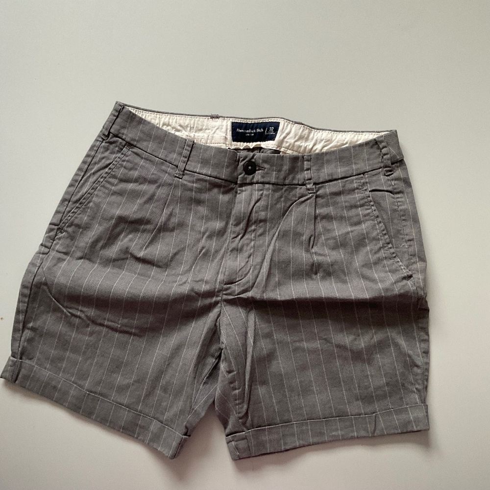 Abercrombie & Fitch Stretch Gray Pin Stripe 32 Men's Shorts